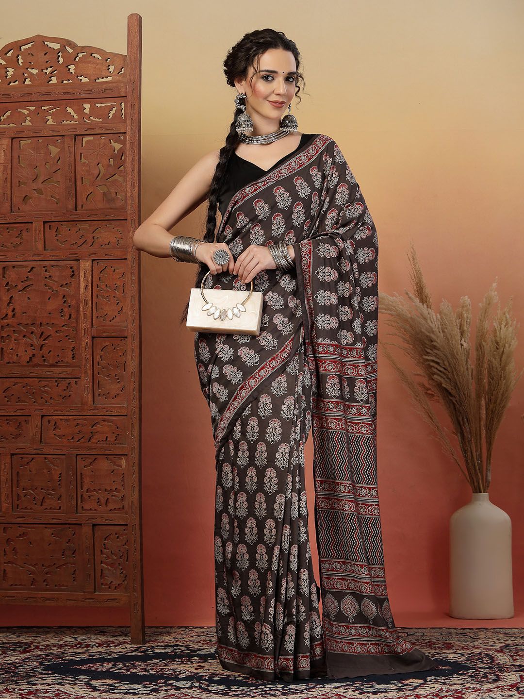 Ethnic Motifs Printed Pure Muslin Saree - Image 3